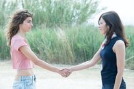 The Pier – Verónica (Irene Arcos, l.); Alejandra (Verónica Sánchez, r.)