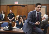 The Grinder - immer im Recht – (v.li.) Natalie Morales (Claire Lacoste), Rob Lowe (Dean Sanderson jr.), William Devane (Dean Sanderson sr.).