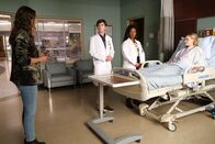 The Good Doctor – Dr. Shaun Murphy (Freddie Highmore, 2.v.l.)