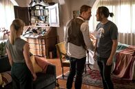 Upright – l-r:Toby Flynn (Daniel Lapaine), Lucky Flynn (Tim Minchin)