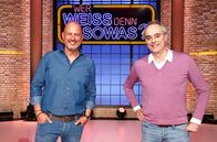 Wer weiß denn sowas? – Treten bei "Wer weiß denn sowas?" als Kandidaten gegeneinander an: Der Fernsehkoch Frank Rosin (l.) und der Fernsehkoch Christian Rach (r.).