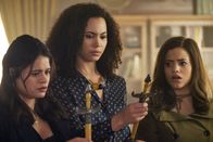 Charmed – v.l.n.r.) Mel Vera (Melonie Diaz); Macy Vaughn (Madeleine Mantock); Maggie Vera (Sarah Jeffery)