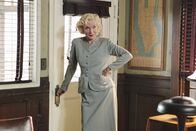 Castle – Castles Mutter Martha Rodgers (Susan Sullivan) ist in seiner Fantasie die Sekretärin des hartgesottenen Privatdetektivs Joe Flynn ...