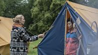 Killing Eve – Villanelle (Jodie Comer), May (Zindzi Hudson)