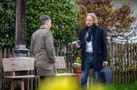 Sturm der Liebe – Michaels (Erich Altenkopf, r.) Mail war so überzeugend, dass Robert (Lorenzo Patané, l.) ein Problem bekommt.