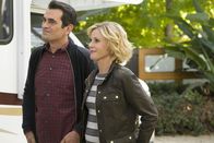 Modern Family – L-R: Phil Dunphy (Ty Burrell) and Claire Dunphy (Julie Bowen)