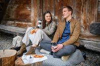 Sturm der Liebe – Vincents (Martin Walde) optimistische Erkenntnis angesichts des Nahtodes spricht Maxi (Katharina Scheuba) aus dem Herzen.; ARD STURM DER LIEBE FOLGE 4324 Uhr im ERSTEN. Vincents (Martin Walde) optimistische Erkenntnis angesichts des Nahtodes spricht Maxi (Katharina Scheuba) aus dem Herzen.