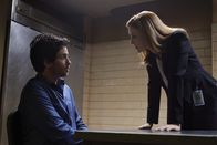 Salvation – Wird Darius (Santiago Cabrera, l.) Grace (Jennifer Finnigan, r.) sein größtes Geheimnis anvertrauen, um zu beweisen, dass er kein Verräter ist?