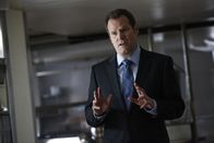 Castle – US-Senator Bracken (Jack Coleman) ist in dubiose Geschäfte verwickelt und gerät ins Visier von Beckett und Castle ...