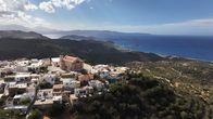 Kreta - Insel mit Größe – Kreta – Insel mit Grösse Das griechische Osterfest ist auf Kreta das wichtigste Ereignis des Jahres, auch in Tourloti, einem kleinen Bergdorf mit Meerblick. Copyright: SRF/OneGate/NDR/Eddy Zimmermann
