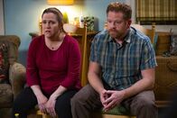 Crazy Ex-Girlfriend – Paula (Donna Lynne Champlin, l.); Scott (Steve Monroe, r.)