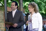 Monk – Als der Sohn seines Collegefreundes auf mysteriöse Weise bei einem Mexiko-Urlaub stirbt, schickt San Franciscos Bürgermeister Monk (Tony Shalhoub) und Sharona (Bitty Schram) zu den Untersuchungen vor Ort.