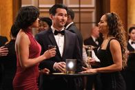 Station 19 – Station 19 Staffel 6 Folge 18 Die Feuerwehrleute haben sich chic gemacht : Barrett Doss als Victoria Hughes, Jay Hayden als Travis Montgomery, Jaina Lee Ortiz als Andy Herrara Copyright: SRF/Motion Picture/2022 ABC Signature