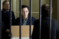 Weissensee – Julia Hausmann (Hannah Herzsprung, M.) wird seit sechs Jahren wegen Landesverrats im Gefängnis Hoheneck festgehalten.
