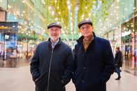 Lesch sieht Schwartz – Wissenschaftler Harald Lesch (l.) und Theologe Thomas Schwartz (r.) diskutieren, was moderne Versuchungen sind, was sie ausmacht und welche Konsequenzen sie für uns Menschen haben. Sowohl die Bibel als auch die Wissenschaft bieten hier spannende Impulse.