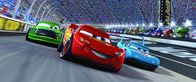 Cars – Lightning McQueen (mitte), und The King (rechts).