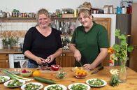 Land und lecker – Manuela Zimmermann auf dem Hof „Erlebnisse mit Kaltblütern“ in Windeck mit Küchenhilfe Steffi