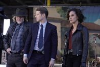 Gotham – (v.l.n.r.) Harvey Bullock (Donal Logue); James Gordon (Ben McKenzie); Harper (Kelcy Griffin)