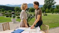 Der Bergdoktor – Der Bergdoktor Staffel 12 Folge 2 Ungleiches Paar: Valerie Niehaus als Theresa, Aaron Friesz als Chris