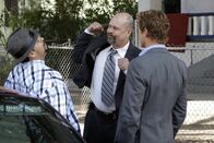 The Mentalist – Haben Patrick (Simon Baker, r.) und Bosco (Terry Kinney, M.) in Raoul (Rey Gallegos, l.) den Mörder gefunden?