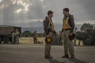 Catch-22 – McWatt (Jon Rudnitsky, l.); Yossarian (Christopher Abbott, r.)