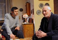 Sturm der Liebe – ARD STURM DER LIEBE FOLGE 1208 Uhr im ERSTEN. Alfons (Sepp Schauer, r.) warnt Jacob (Andreas Thiele, l.) vor einem Techtelmechtel mit Rosalie.