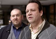 Tatort – Manfred Peters (Volker Weidlich, r.), Leiter der Verlagsdruckerei, mit Kommissar Freddy Schenk (Dietmar Bär).