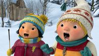 Snowsnaps' Winterspiele – Fassungslos betrachten Kiki und Sami, wie Jonas spielt.