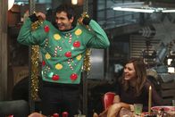 Scorpion – Ein geeignetes Weihnachtsgeschenk für Walter (Elyes Gabel, l.) zu finden, ist nicht gerade einfach, aber Paige (Katharine McPhee, r.) gibt nicht auf ...