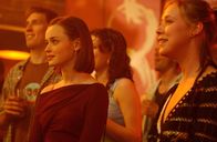 Gilmore Girls – Rory (Alexis Bledel, l.) und Paris (Liza Weil, r.) wollen dem scheinbar endlosen Winter entfliehen und fliegen zum Springbreak nach Florida. Doch schließlich müssen sie sich eingestehen, dass sie für das ganze Feiern einfach nicht gemacht sind ...