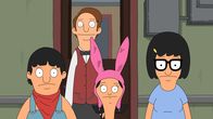 Bob's Burgers – Familie Belcher machen eine Zugreise. Während die Kinder in einem anderen Zugabteil untergebracht sind und das Bordrestaurant überfallen wollen, nehmen Bob und Linda an einer Weinprobe teil: Gene (l.), Tina (r.) und Louise (M.) ...