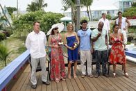 Scrubs - Die Anfänger – (v.li.) John C. McGinley (Dr. Perry Cox), Christa Miller (Jordan Sullivan), Sarah Chalke (Elliot Reid), Zach Braff (John 'J.D.' Dorian), Donald Faison (Chris Turk), Judy Reyes (Carla Espinosa), Robert Maschio (Dr. Todd Quinlan).