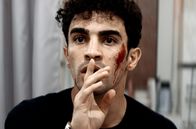 Informant - Angst über der Stadt – Spielt Informant Raza (Ivar Wafaei, re.) wirklich nur eine Rolle – oder hat er Blut geleckt?