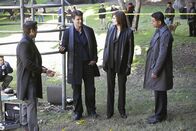 Castle – v.r.) und Javier Esposito (Jon Huertas, r.) ermitteln ...