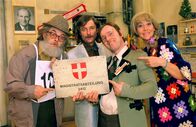 MA 2412 – (v.li.) Karl Ferdinand Kratzl (Herr Claus), Alfred Dorfer (Herr Weber), Roland Düringer (Ing. Breitfuss), Monica Weinzettl (Frau Knackal).