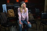 You're the Worst – Die Impro-Theater-Lehrerin Dorothy (Collette Wolfe) hat mit vielen talentierten Schauspielern zu tun, die um ihre Gunst buhlen - und dann gibt es noch Edgar, der sich ebenfalls Hoffnungen macht ...