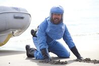 The Last Man on Earth – Mikes (Jason Sudeikis) neuer Kumpel Pat stimmt einem Besuch an Land zu, jedoch nur unter seinen ganz besonderen Bedingungen