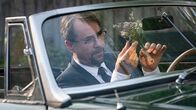 Tatort – Prof. Boerne (Jan Josef Liefers) findet das Auto ganz hübsch.