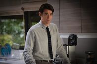 Extant – John (Goran Visnjic) ist besorgt. Seine Frau will sich selbst in eine Quarantänestation verlegen lassen. Doch können sie dem Wissenschaftler Alan Sparks wirklich vertrauen?