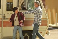 The Middle – Axl (Charlie McDermott, l.); Mike (Neil Flynn, r.)