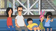 Bob's Burgers – v.r.), Gene (M.) und Tina (r.) gehen zu einem lokalen Baseballspiel, um sich ihre kürzlich neu erworbene Werbung für ihr Restaurant anzuschauen. Die fällt allerdings deutlich kleiner aus als gedacht ...