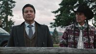 Yellowstone – Thomas Rainwater (Gil Birmingham) und Mo (Mo Brings Plenty)