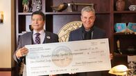 Yellowstone – Gil Birmingham as Thomas Rainwater and Danny Huston as Dan Jenkins(r.)