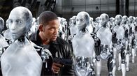 I, Robot – Als ausgerechnet ein Mord in den Labors der Robot-Entwicklung des High-Tech-Konzerns US Robotics passiert, hat Detective Del Spooner (Will Smith) schnell einen Hauptverdächtigen an der Hand: Robot Sonny (l.) ...