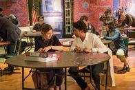 Puzzle – Agnes (Kelly Macdonald) und Robert (Irrfan Khan)