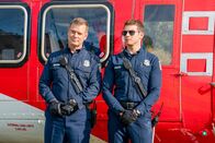 9-1-1 Notruf L.A. – Bobby Nash (Peter Krause, l.) und Evan 'Buck' Buckley (Oliver Stark)