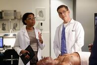 Navy CIS – Kasie Hines (Diona Reasonover, l.); Jimmy Palmer (Brian Dietzen, r.)