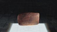 Strangest Things – Die Rongorongo-Tafel ist eine von nur wenigen Holztafeln, die auf der abgelegenen Osterinsel im Pazifik entdeckt wurden.
