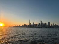 Megacitys - Wenn es Nacht wird in ... (ZDF) – Der abendliche Anflug auf den City Airport von Toronto gilt unter Piloten als einer der schönsten der Welt.