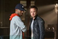 Need for Speed – Der Autowerkstatt Besitzer Tobey Marshall (Aaron Paul, r.) und sein Kumpel Benny (Scott Mescudi, l.) lassen sich auf einen illegalen Deal ein, um die Firma von Tobeys verstorbenem Vater zu retten. Mit ungeahnten Folgen ...